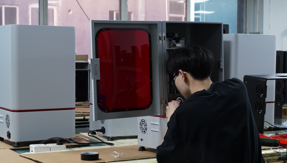 Проверка деталей после смоляной 3D-печати и постобработки